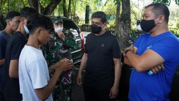 The Commander Of The Udayana Military Command Maruli Sim Continak Admonished Youth Prokes Violators In Denpasar