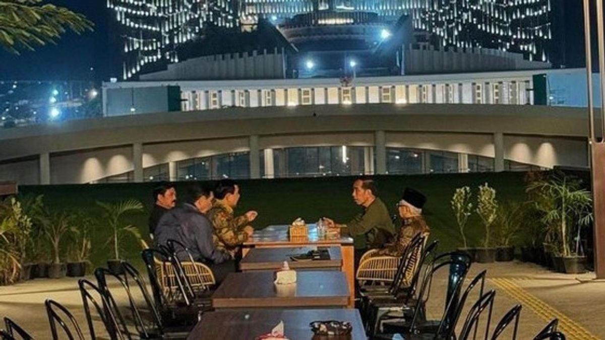 President And Vice President For Dinner In The National Advertisement Area Of IKN