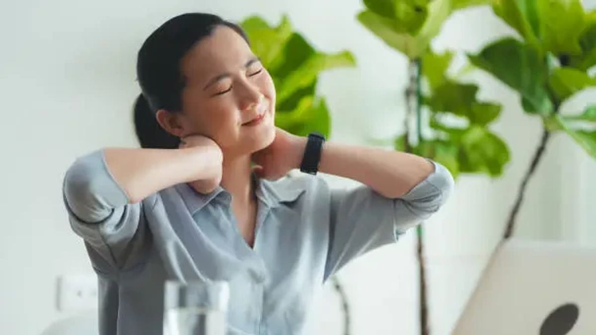 كيفية علاج آلام الرقبة عند التلاعب ، يمكن القيام به بشكل مستقل في المنزل