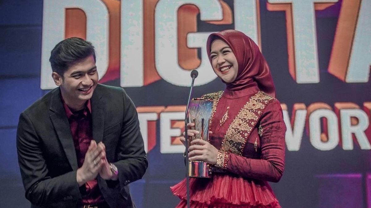 Teuku Ryan Calls Togetherness With. Cella Thomas Is Just An Ordinary Meeting
