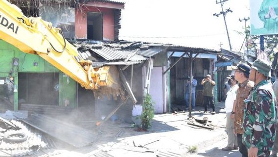 シドアルジョは交通渋滞を引き起こす建物を取り壊す、摂政:それは慈善団体ジャリヤ屋台の所有者になることができますように