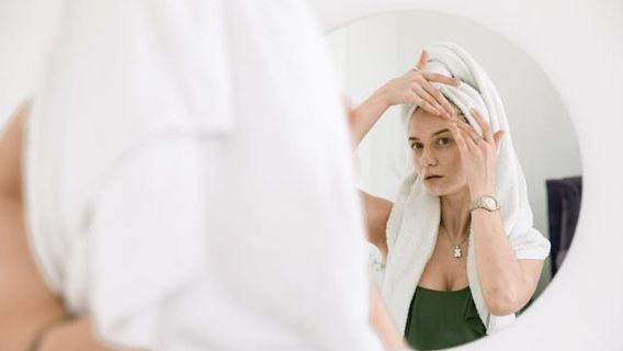 7 conseils pour surmonter les problèmes de peau lors du départ et apporter un produit de soins de la peau très important