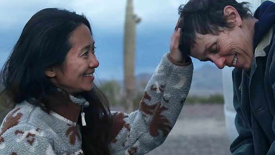 L’histoire De Chloe Zhao Devient La Première Femme Réalisatrice D’Asie à Remporter Un Golden Globe