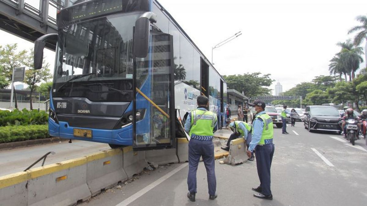 Transjakarta巴士事故审计开始，国家运输安全委员会强调司机疲劳的鲁莽因素
