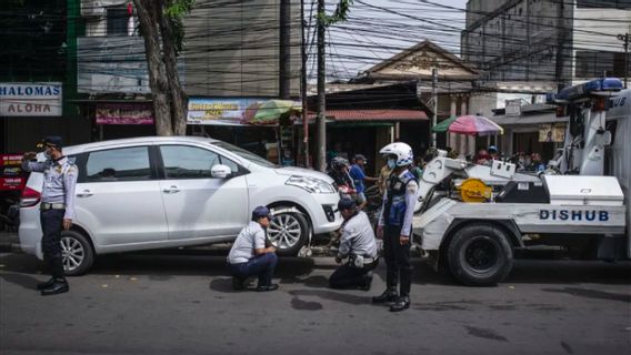 雅加达旅游景点的Sembarangan停车车辆将被拖走并排除Pentilnya