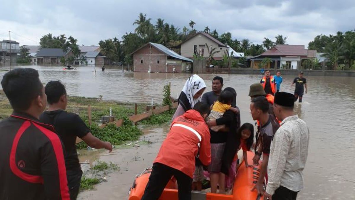 ビレウエン・アチェの8つの地区が洪水に見舞われ、4,665人の住民が避難