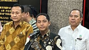 Menhut Kantongi Sample Kayu Gelondongan untuk Diidentifikasi