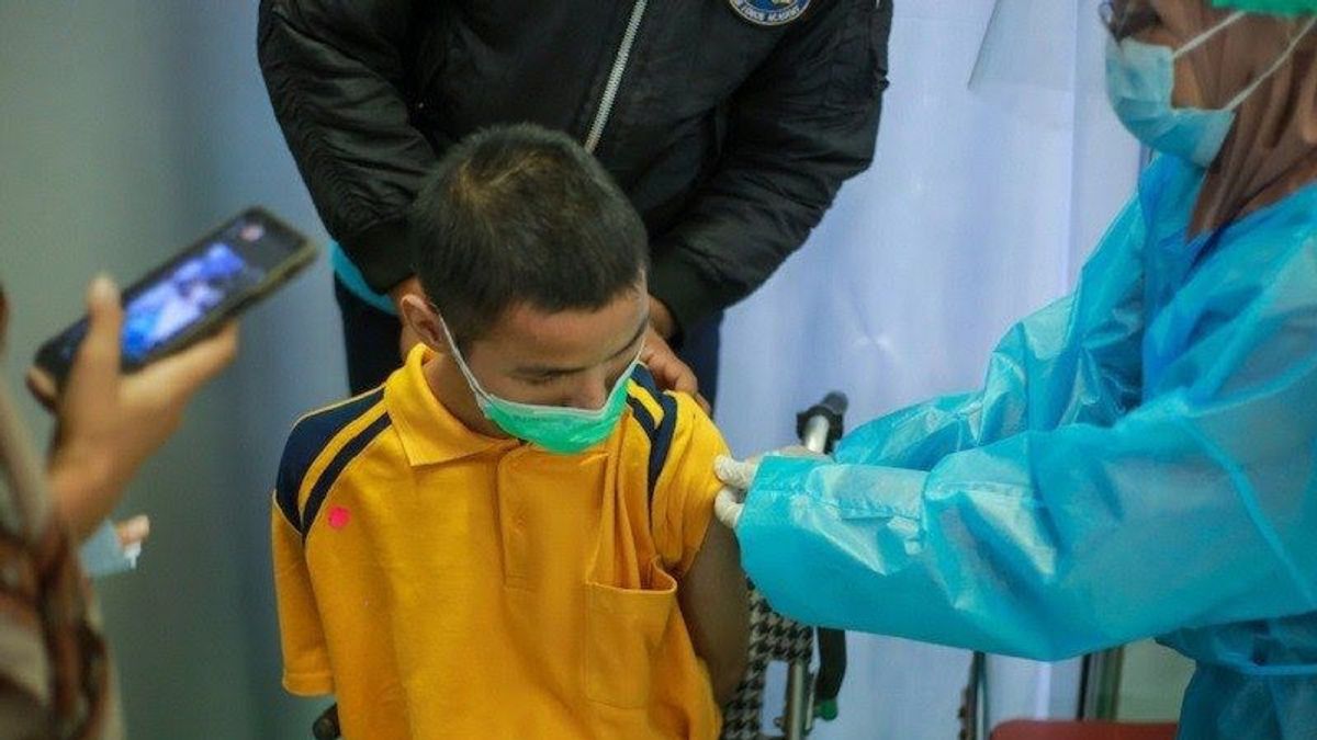 Berkat Program 'Jemput Bola,' Mayoritas Difabel di Indonesia Sudah Menerima Vaksin COVID-19  