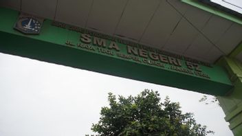 DKI省政府已解雇SMAN 52雅加达的副校长，该校长涉嫌在OSIS主席选举中是非穆斯林学生