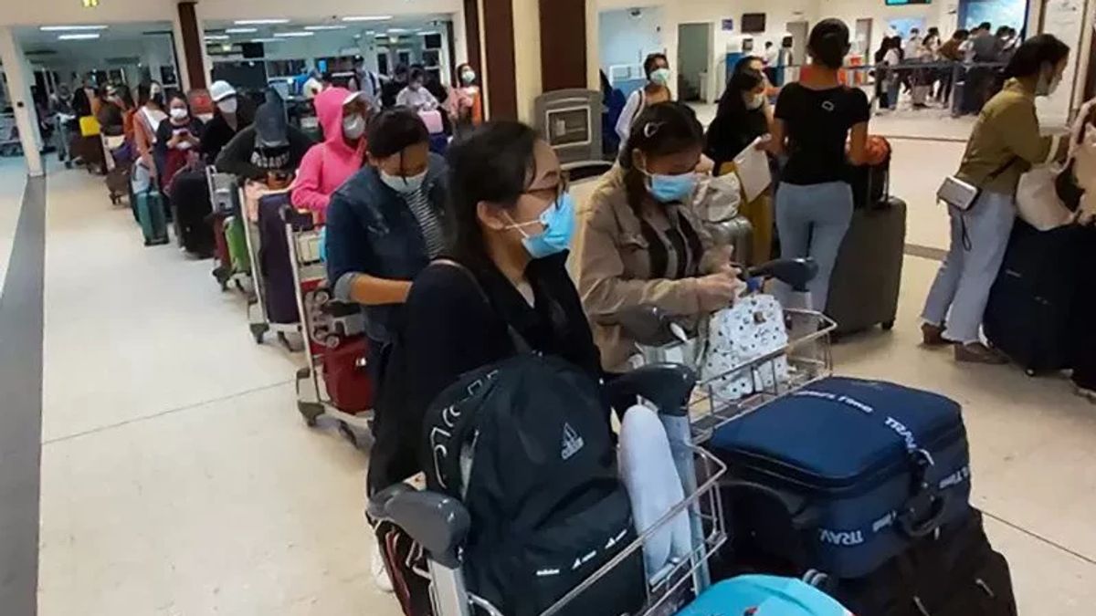 112 Migrant Workers Return To Mataram, West Nusa Tenggara During January-April 2022