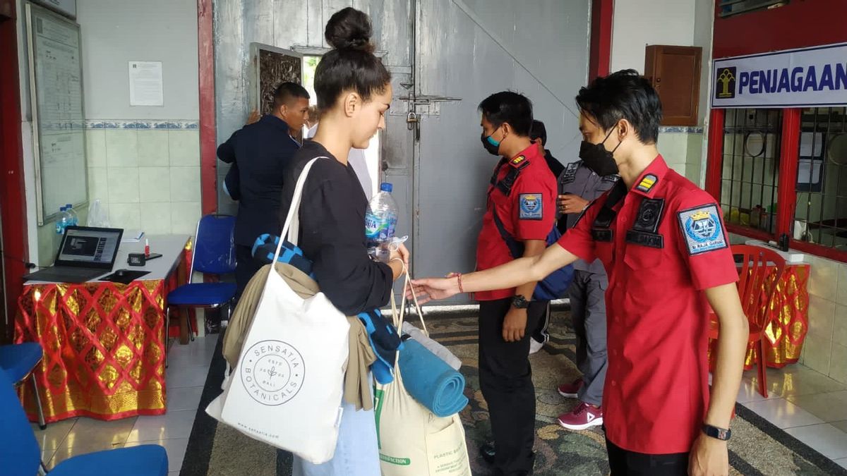 Russian And Ukrainian Caucasians, Counterfeiters Of PCR Test Results Deported From Bali