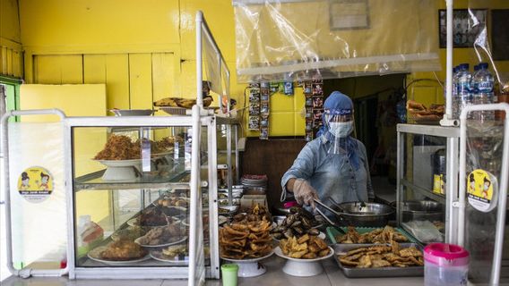 Pengunjung Restoran Hingga Warteg di DKI Harus Sudah Vaksin, Wagub Instruksikan RT Sebar Info Lewat Grup WA