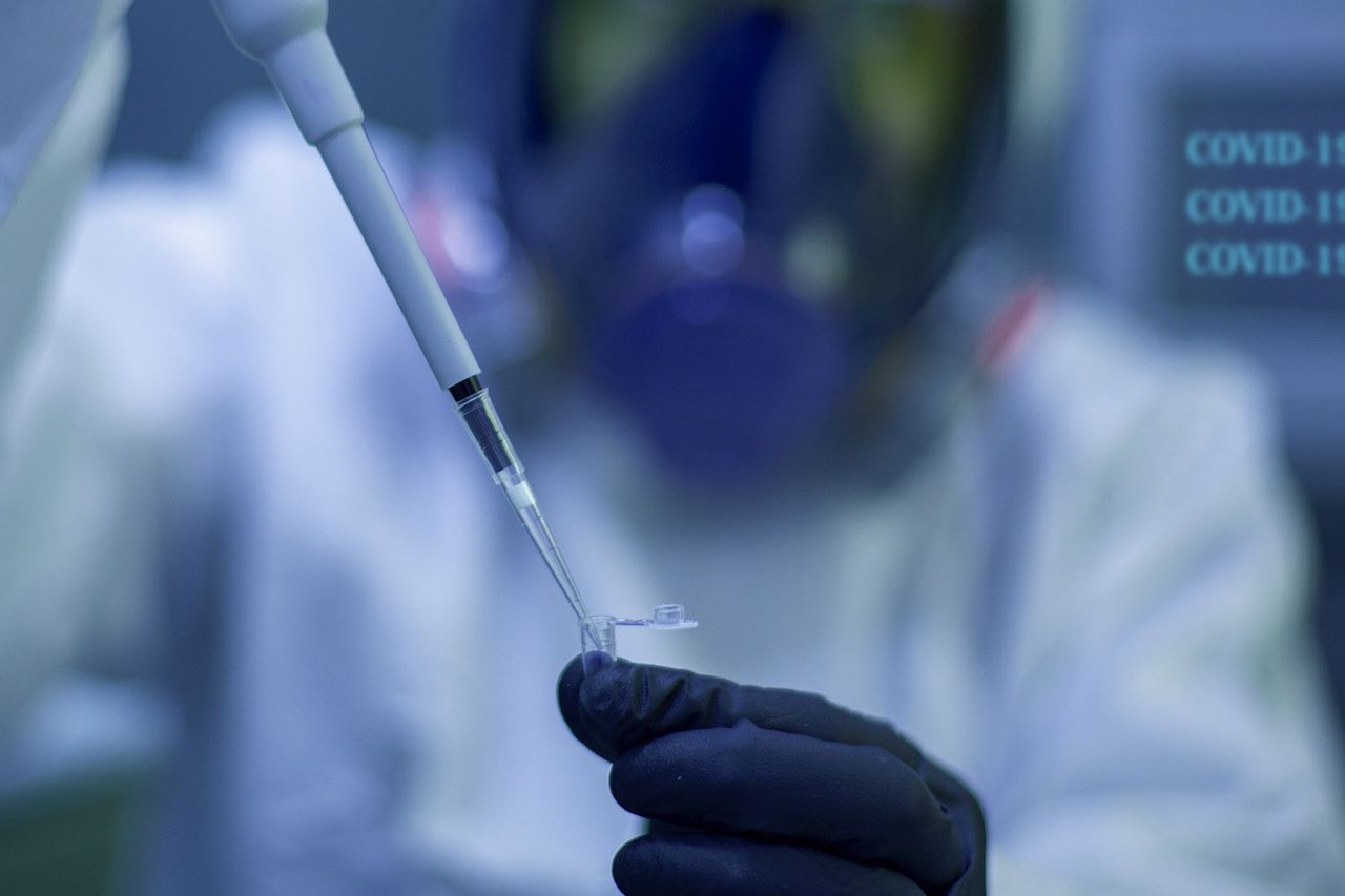 なぜ人々はCOVID-19ワクチンを注射された後に病気になるのですか?