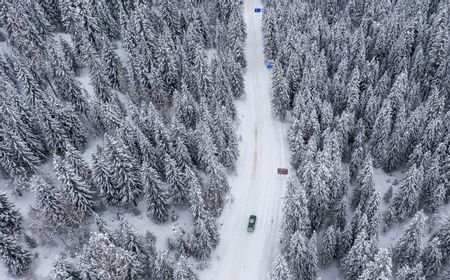 Akses Jalan di China yang Sempat Terputus Akibat Longsoran Salju dan Menyebabkan Wisatawan Terdampar mulai Pulih