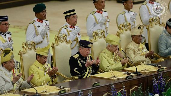 苏丹易卜拉欣·迪兰蒂克(Sultan Ibrahim Dilantik)成为马来西亚第17任国王,曾经在柔佛州骑摩托车分享慈善事业