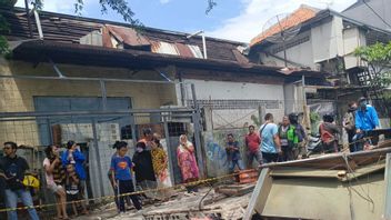 Une famille tuée par un mur d'une station-service effondré dans le sud de Jakarta