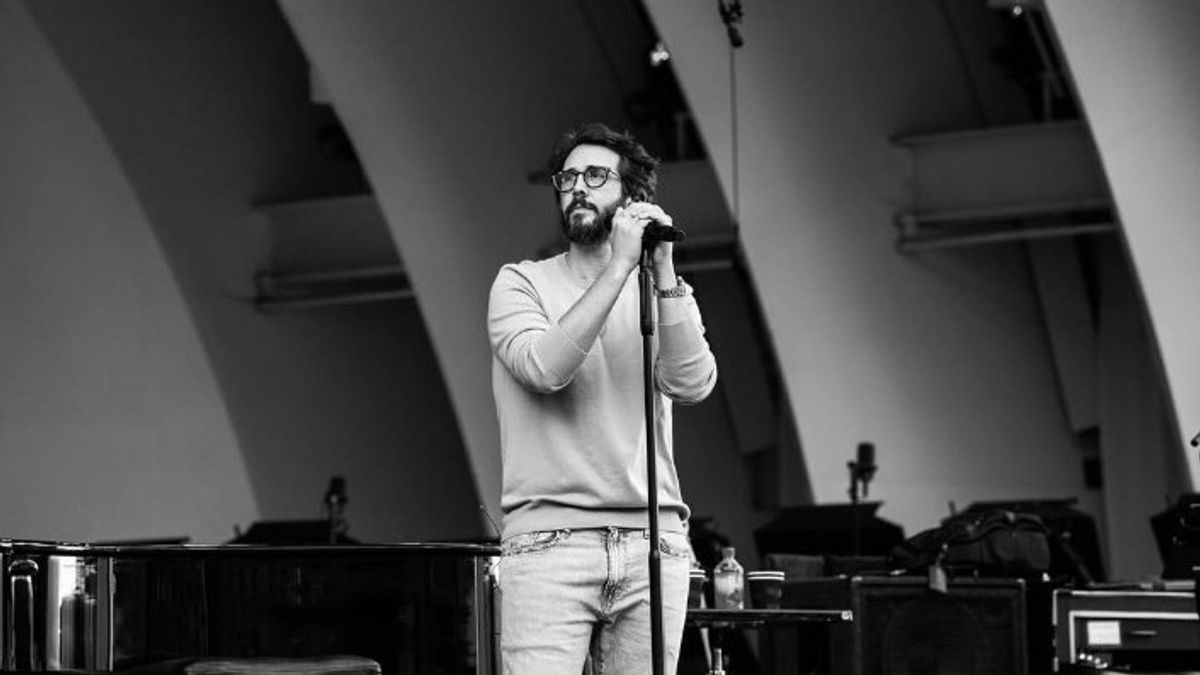 Josh Groban 在电影专辑中呈现 10 首标志性屏幕歌曲的怀旧情怀