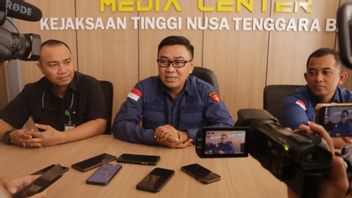 今日、検察官はNTB DPRDの満足度調査の17人の証人を調査し、合計45人が尋問された