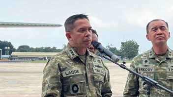 TNI a déployé le KRI Bontang pour transporter 2.000 tonnes d'énergie solaire dans le site de la catastrophe de Sumatra