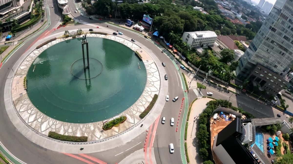 Dozens Of Activists Defuse In HI Roundabout Pools, Police Take Action