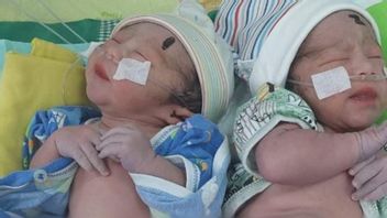 L’hôpital Tulungagung forme une équipe de jumeaux Siam implique de nombreux médecins spécialistes