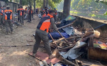 Warga Bantaran Kali BKB Tanah Abang Kesal Rumahnya Dibongkar untuk Jalur Sepeda dan Pejalan Kaki