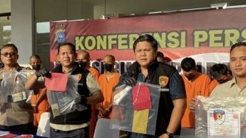 La police de Riau fixe cinq suspects mortels en détention de la police