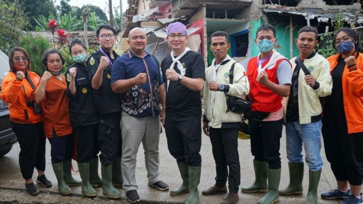 Unika Atma Jaya派遣学生帮助Cianjur地震灾民