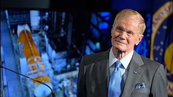 Bill Nelson Reaffirms NASA's Commitment To Landing Astronauts On The Moon Again In 2024