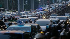 En vertu de la loi DKJ, les restrictions sur les véhicules à Jakarta ne se produisent pas immédiatement lorsque la capitale se déplace