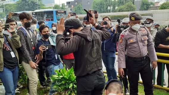 Perjuangan Mahasiswa Anak Tukang Gorengan ke DPR, Protes Harga Minyak Goreng yang Mahal 