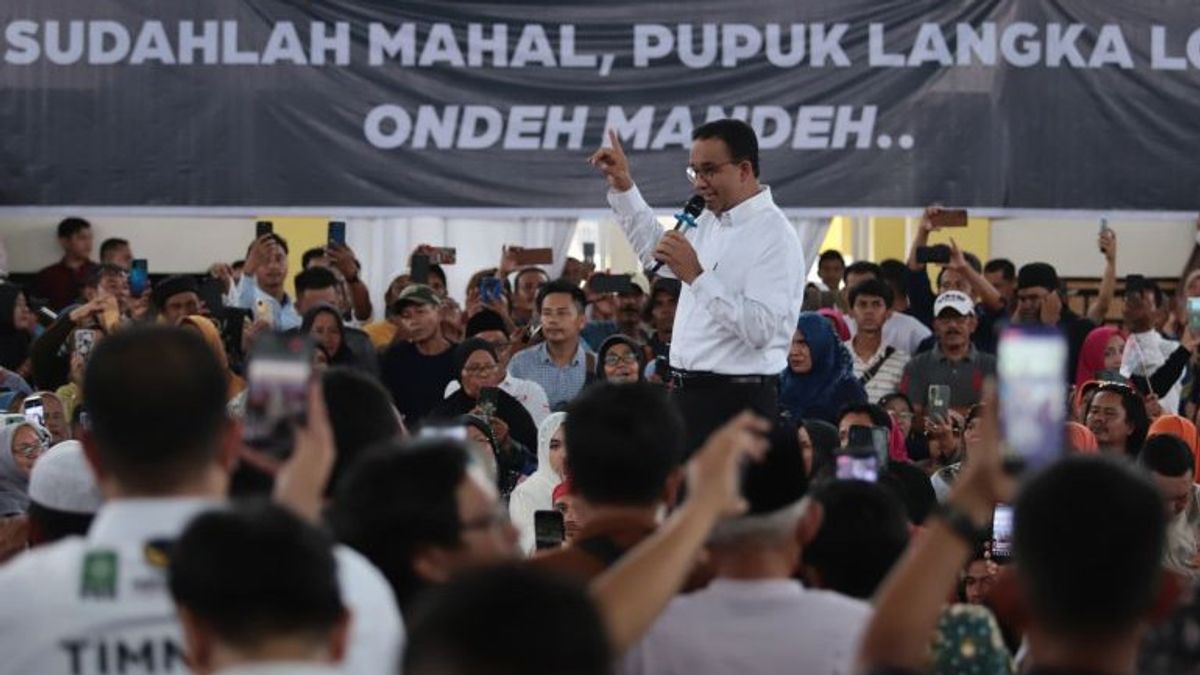 Anies Visits Solok Promises To Bring Change To Family's Fate