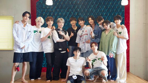 SEVENTEEN Syuting Acara <i>Youth Over Flowers</i> dengan Na PD