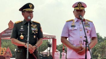 海军上将尤多·马尔戈诺(Yudo Margono)在退役后担任印尼国民军指挥官