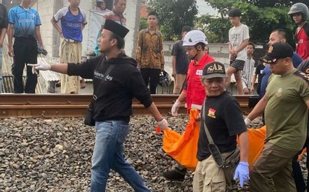 Terobos Palang Perlintasan, Siswi SMK Tewas Tertabrak Kereta