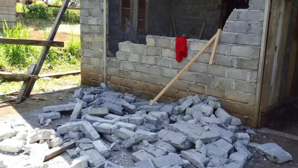 زلزال شمال هالماهرة، تضرر 198 منزلا ومرافق عامة