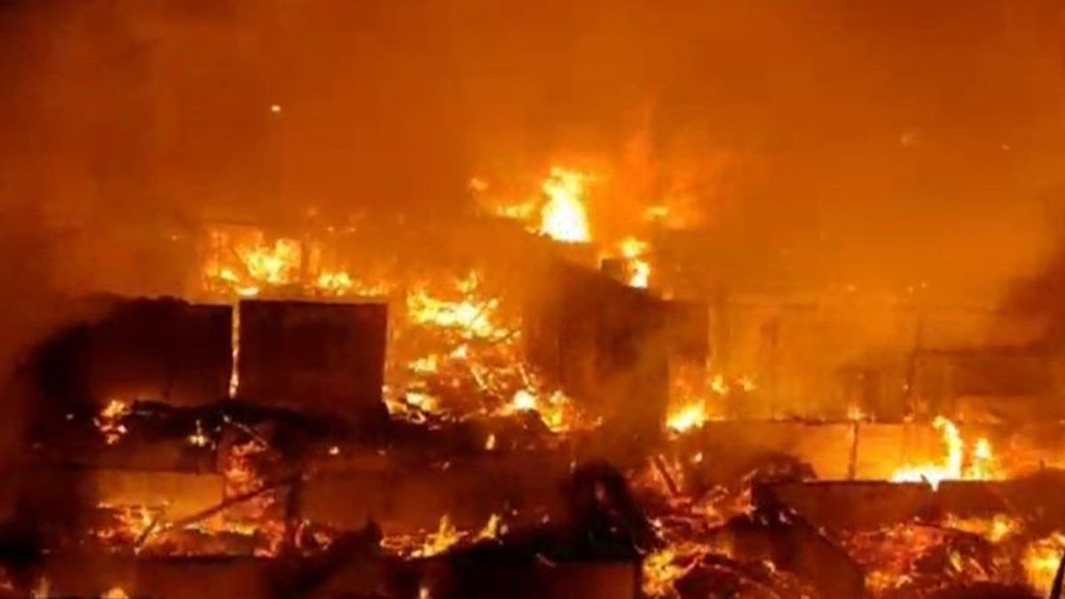 Electric Short Circuit Causes Fire 95 Houses In Palmerah