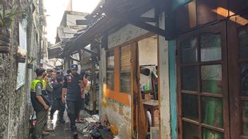 南ジャカルタの人口密集地域の家が火事になった