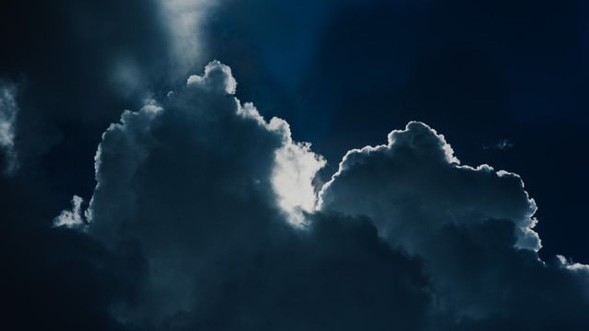 BMKG 预测雅加达多云天气，下午注意雨与闪电