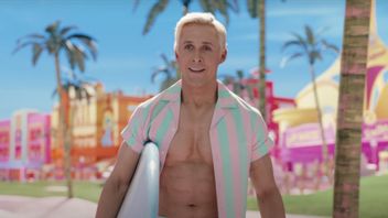 Jadikan Inspirasi Pakaian Ken, Ryan Gosling Kasih Gitar Barbie ke Jimin BTS