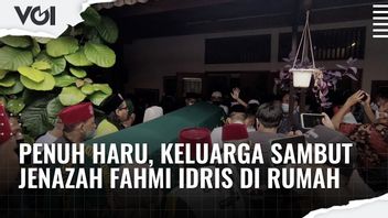 VIDEO: Penuh Haru, Keluarga Sambut Jenazah Fahmi Idris di Rumah