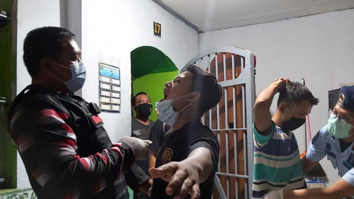 Officers Find Sharp Objects While Searching The Detention Center In Ternate