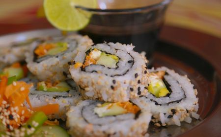 Cara Membuat Sushi Sayuran yang Lezat dan Bergizi