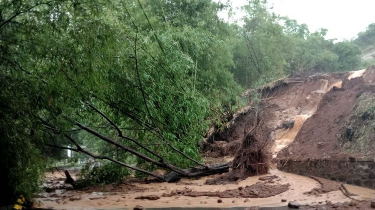 Landslide In Tasikmalaya, One Citizen Died