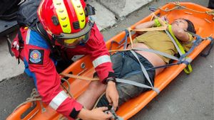 Menolak Diajak Berobat ke Rumah Sakit Jiwa, ODGJ di Pulogadung Dievakuasi Petugas dari Lantai 2 Rumahnya