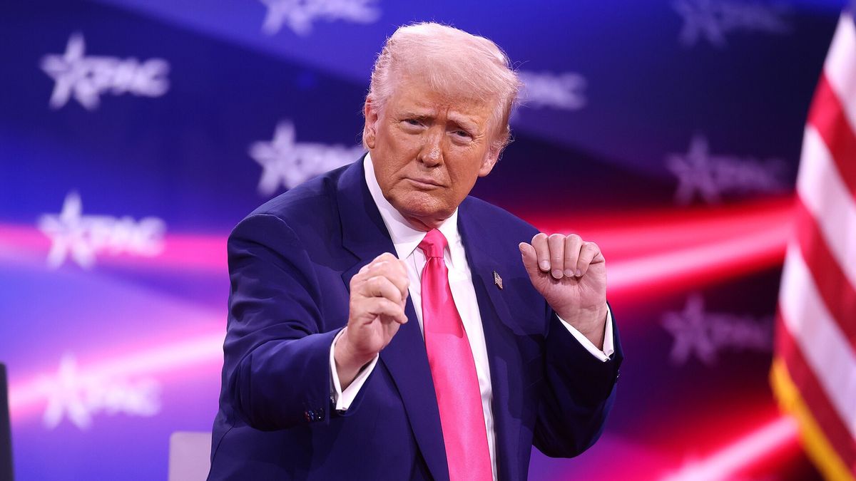 Tanda Tangan Trump akan Muncul di Cetakan Uang Kertas 100 Dolar AS
