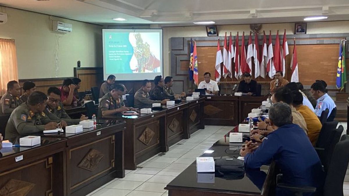 In The Aftermath Of The Helicopter Falling, The Bali Provincial Government Godok Task Force Handles Violations Of Playing Kites