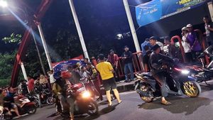 Punya Masalah Keluarga, Pria Naik Motor Scoopy Nekat Terjun Bebas dari Jembatan Merah Tangerang