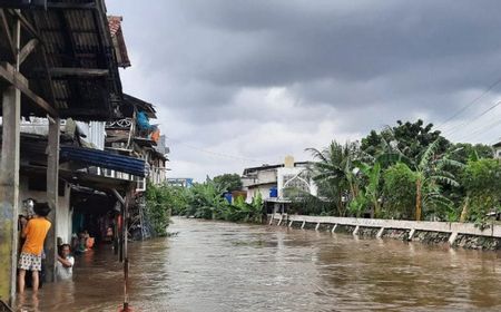 Tanggul Kali Mampang Jebol Akibatkan Banjir Hingga 1,2 Meter