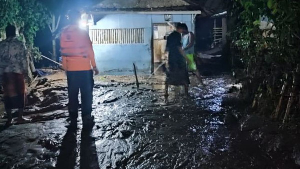 Des inondations de grande ampleur ont touché Panti-Rambipuji Jember, un habitant a disparu.